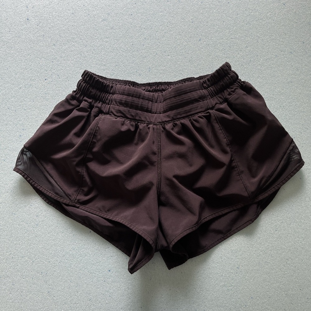 Lululemon Hotty hot mid\low rise 2.5 inseam shorts